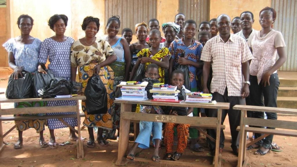 Remise des fournitures scolaires