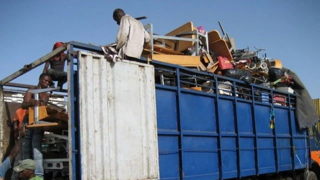 Livraison des bancs à l’école Jérusalem