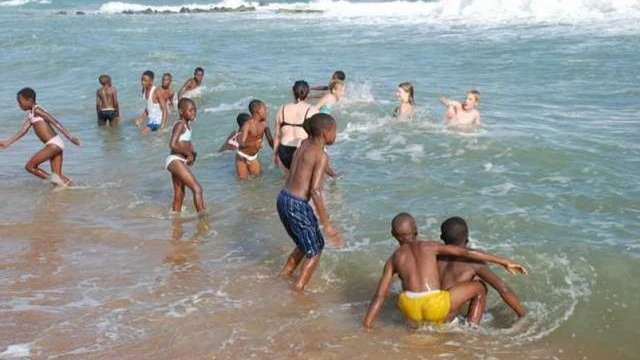 Les enfants à la mer