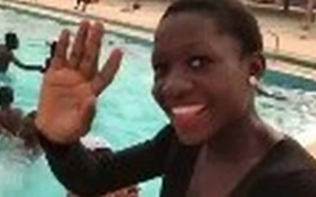 Les enfants à la piscine