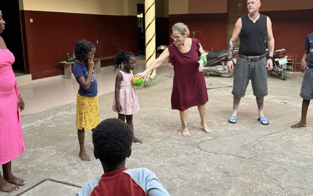 Doudou et Gabriella avec les enfants