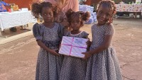 Dons des colis aux enfants